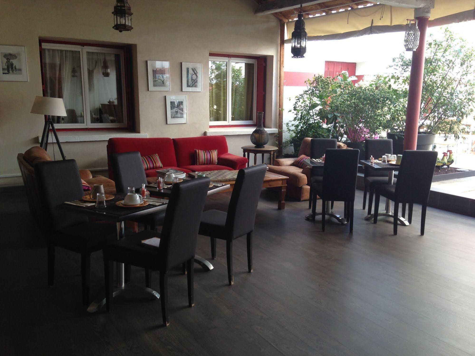 Hotel Cote Patio Nîmes Eksteriør billede